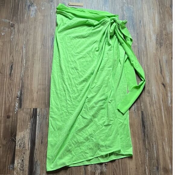 SKIMS Neon Green Cover Up Sarong Skirt - Picture 3 of 4